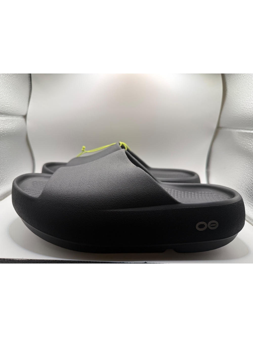 Oofos OOAHH Black Slides Men’s 9/ Womens 11